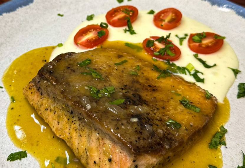 Salmão ao Molho de Laranja e Mel com Purê de Batatas