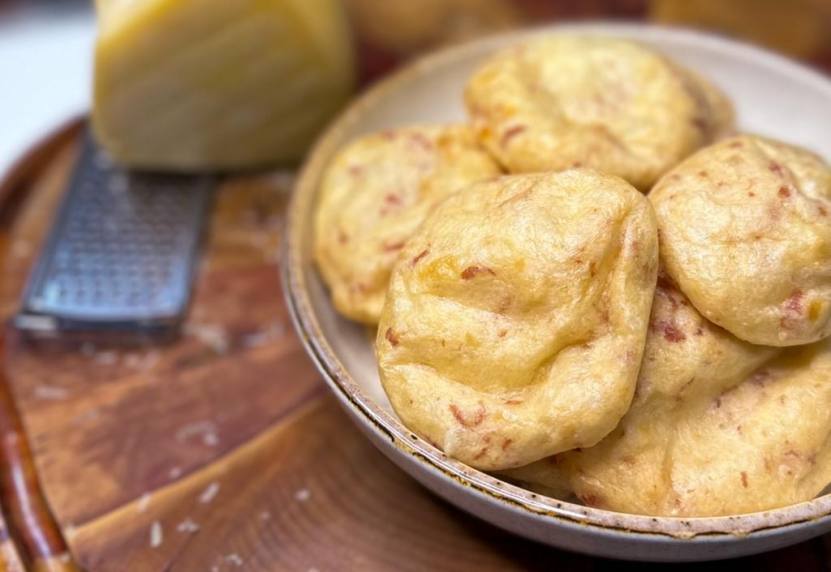 Pão de queijo com calabresa